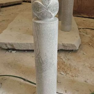 阜阳 芝麻白花岗岩石材挡车石柱、停车柱、圆柱挡车柱、方柱挡车柱等