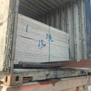 阜阳 芝麻白花岗岩石材3.0公分光面毛板装柜出货