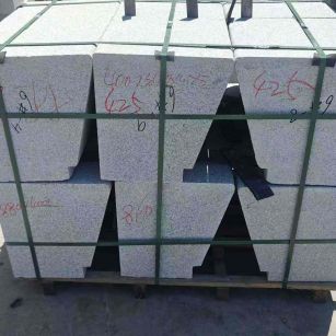 阜阳 芝麻白异形坐凳，石凳