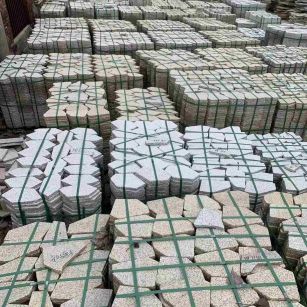 阜阳 黄金麻白麻花岗岩荔枝面地铺石(冰裂纹)