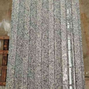 阜阳 芝麻白花岗岩荔枝面雕刻盲道，盲条