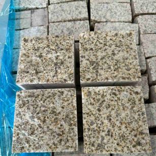 阜阳 黄金麻花岗岩自然面小方块，弹石，马蹄石等