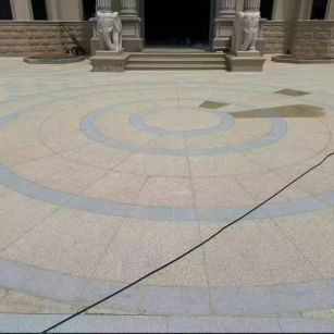 阜阳 黄金麻芝麻灰花岗岩石材地铺拼接效果