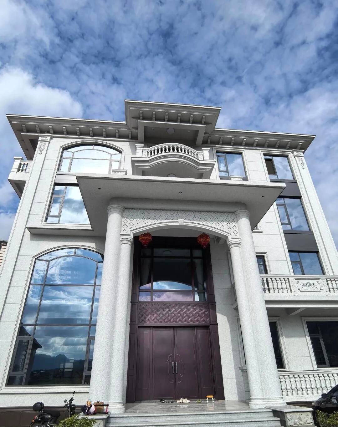 阜阳白麻别墅外墙干挂石材效果示例