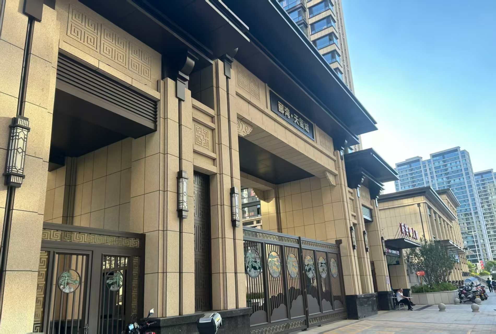 阜阳 黄金麻花岗岩荔枝面小区门楼外墙干挂