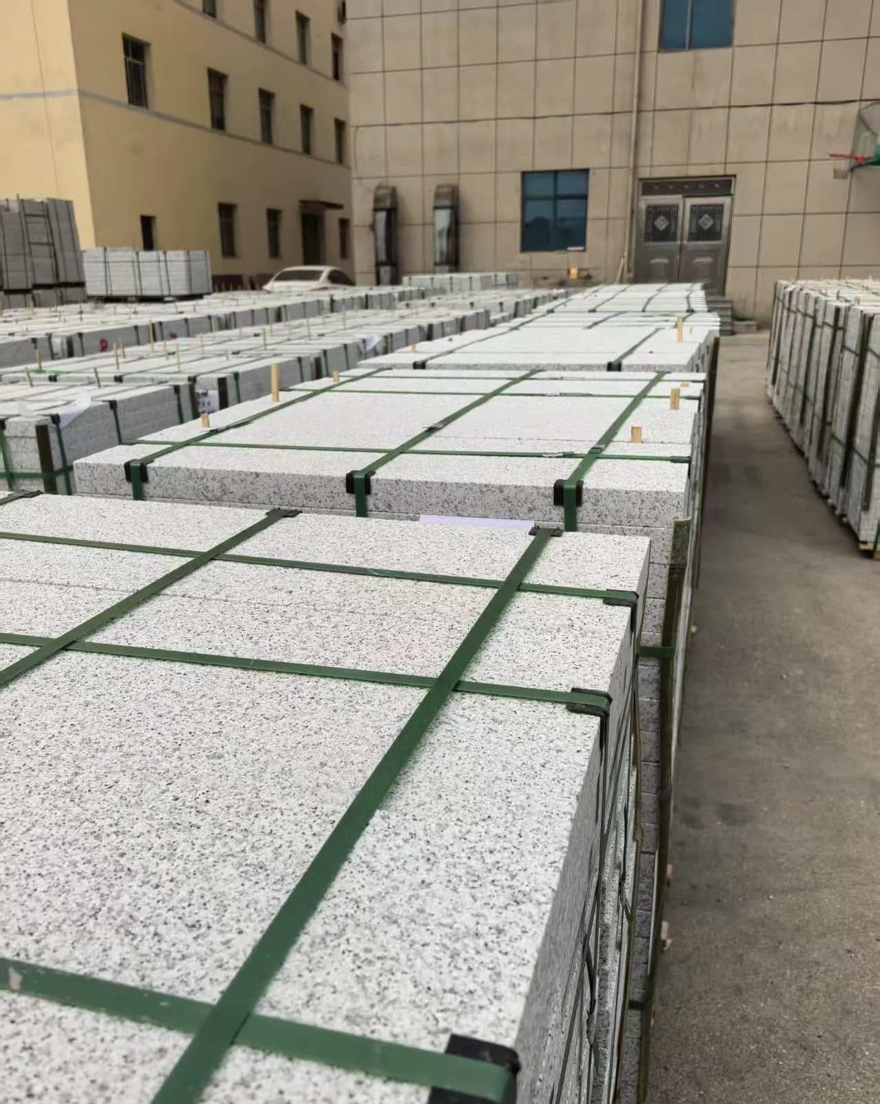 阜阳 白麻花岗岩5.0公分荔枝面地铺石