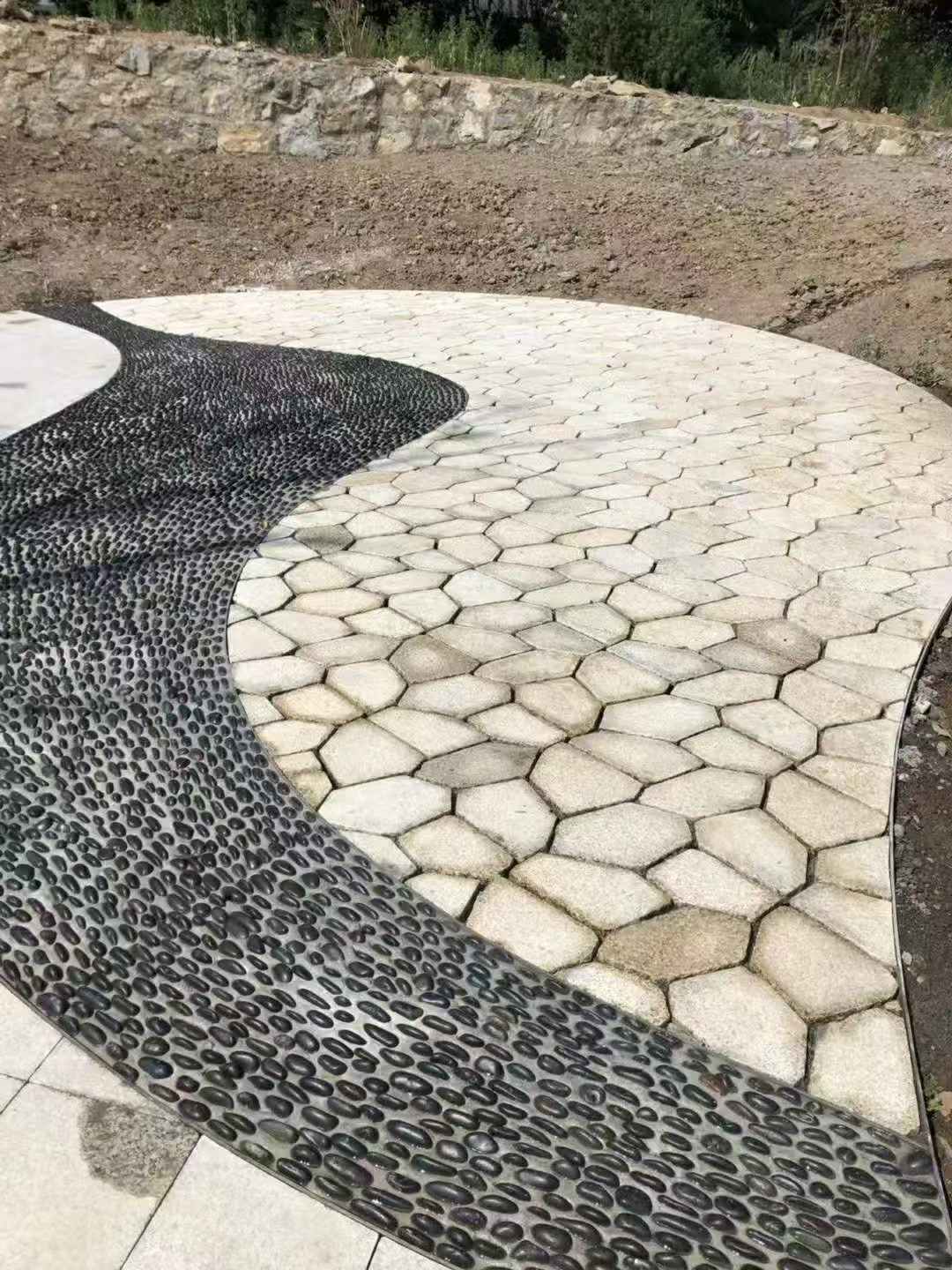 阜阳 黄金麻冰裂纹地铺石工地铺装案例