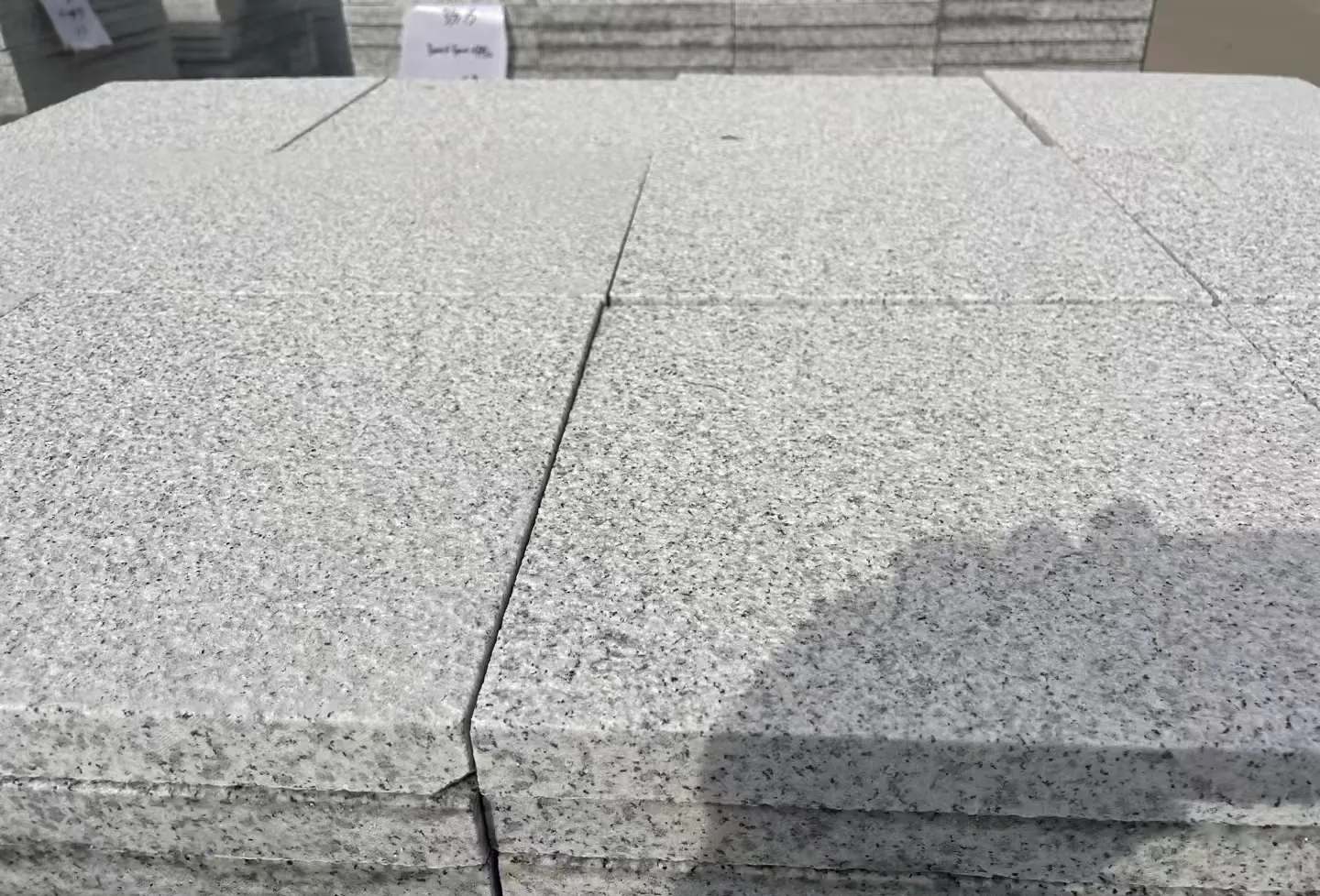 阜阳 白麻花岗岩石材推荐 荔枝面地铺石