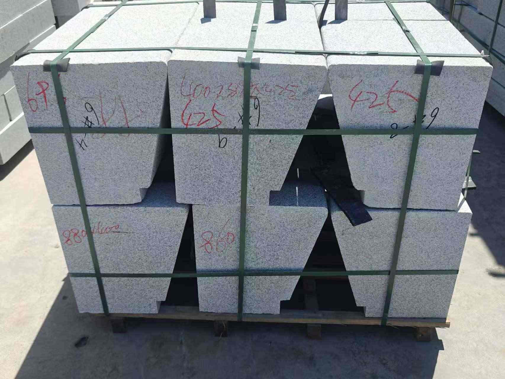 阜阳 芝麻白异形坐凳，石凳