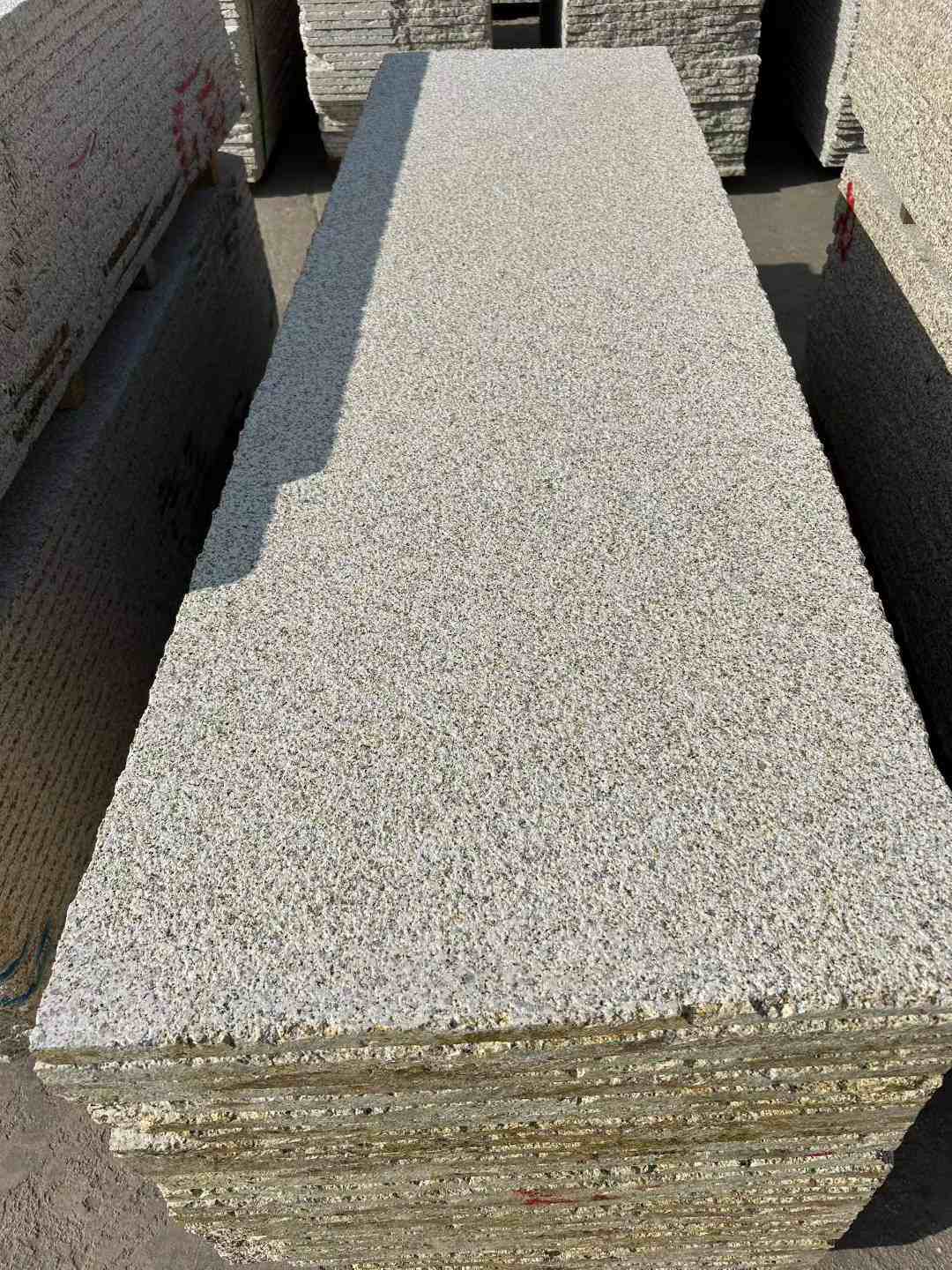 阜阳 黄金麻花岗岩荔枝面毛板，半成品