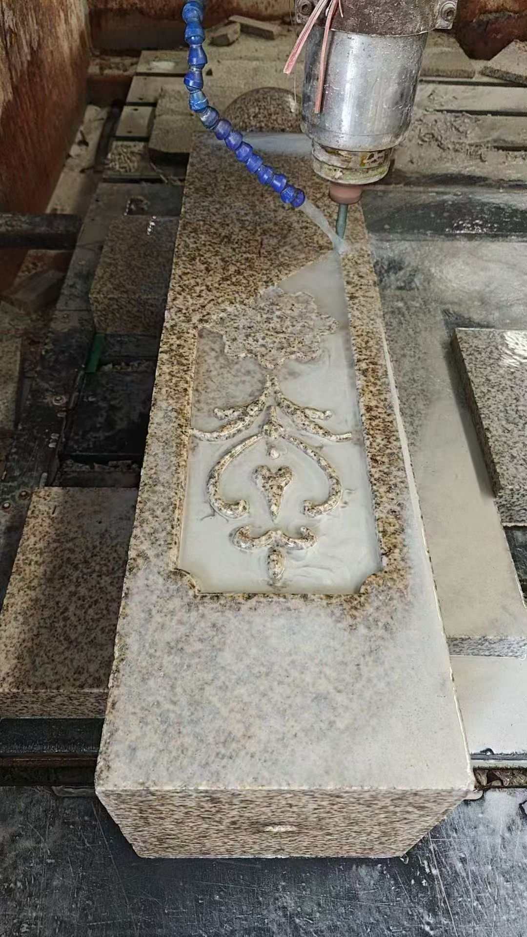 阜阳 黄金麻花岗岩异形加工雕刻栏杆大柱