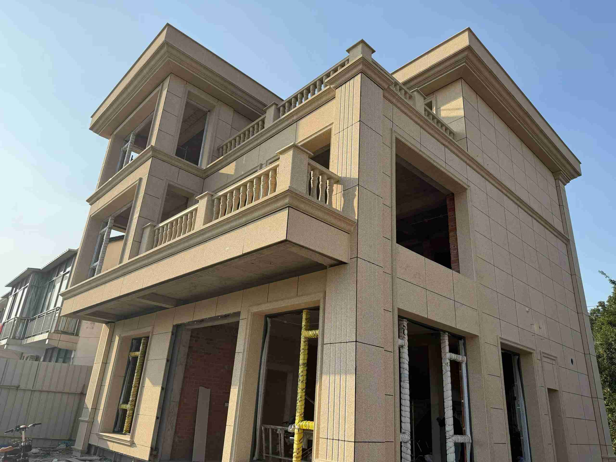 阜阳 黄金麻花岗岩石材荔枝面外墙干挂效果展示