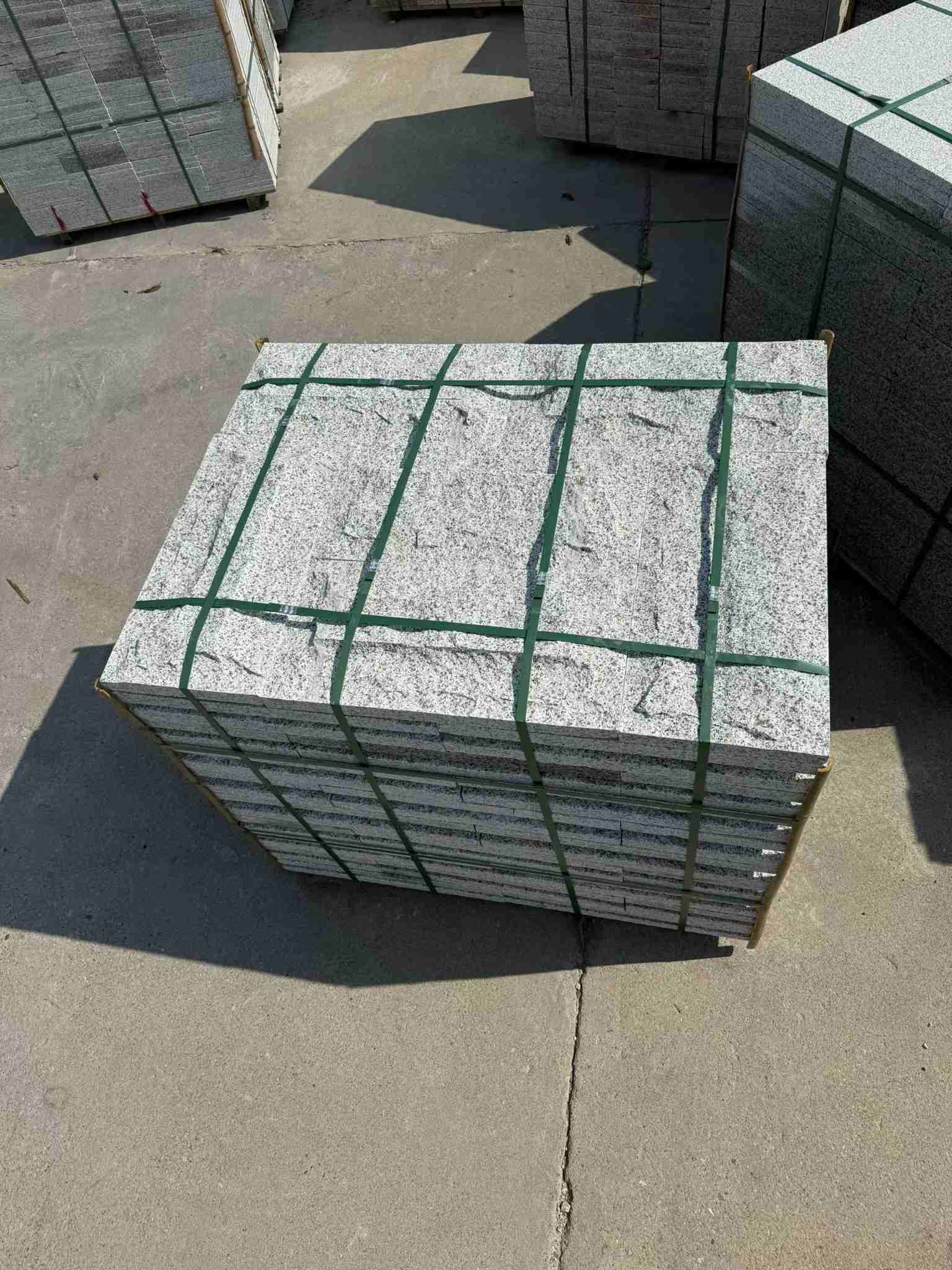 阜阳 白麻花岗岩石材自然面蘑菇石成品