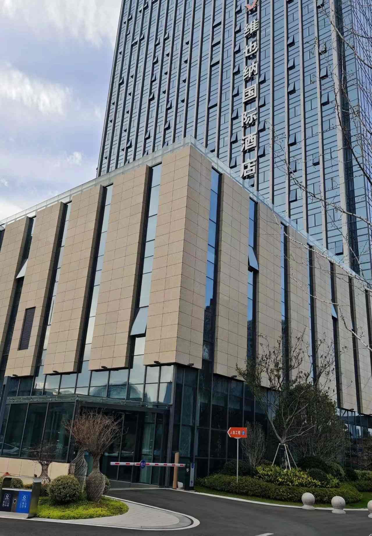 阜阳 黄金麻花岗岩外墙干挂