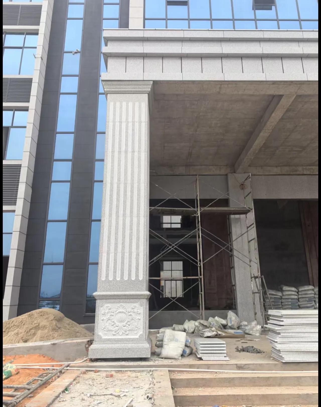 阜阳 芝麻白光面花岗岩门楼大柱（罗马柱）配雕花底座