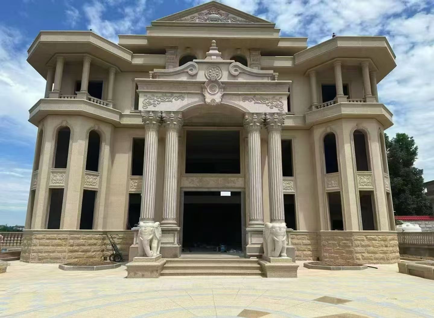 阜阳 黄金麻别墅外墙干挂，大柱，大象，蘑菇石，雕花板