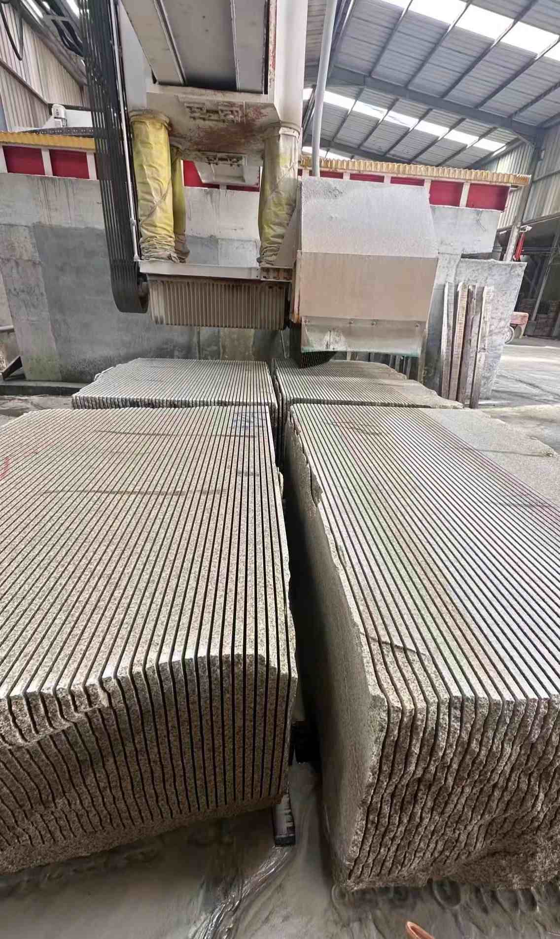 阜阳 车间生产日常，黄金麻白麻花岗岩