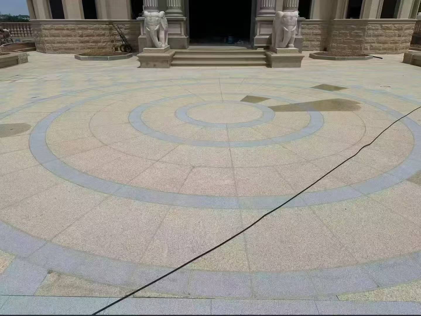 阜阳 黄金麻芝麻灰花岗岩石材地铺拼接效果