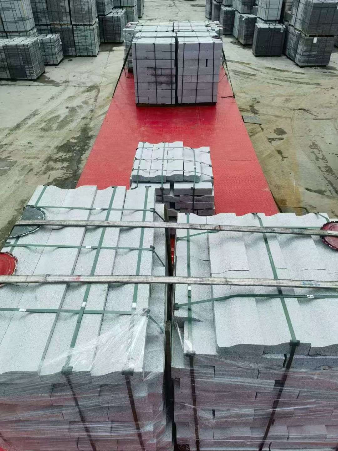 阜阳 芝麻白仿形加直形路沿石出货日常