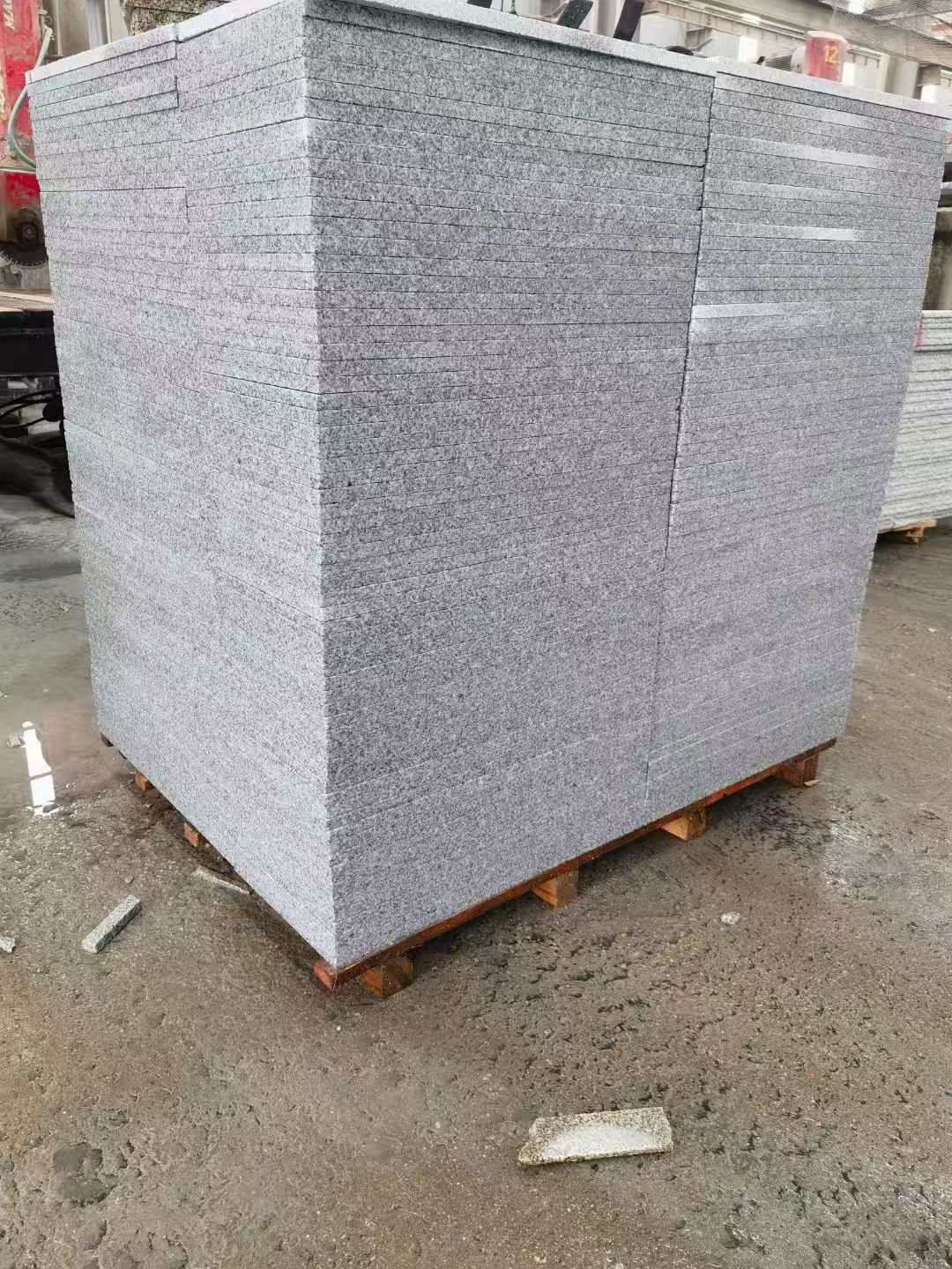 阜阳 芝麻白火烧面1.8厚300*600地铺石，尺寸标准，厚薄均匀