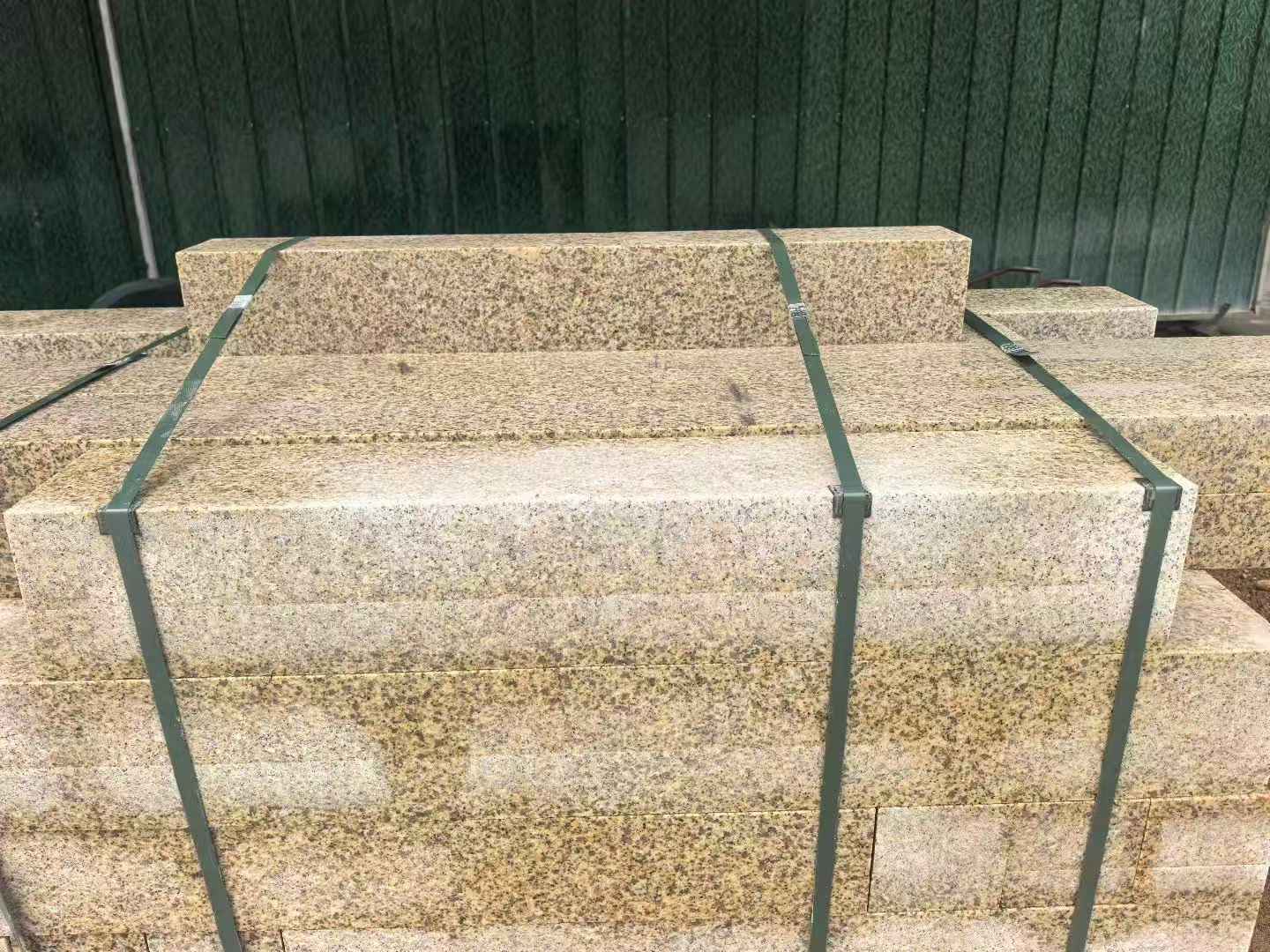 阜阳 黄金麻花岗岩石材机切面栏杆料半成品