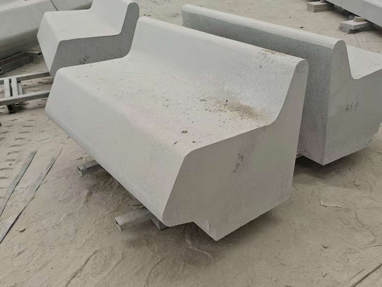 阜阳 芝麻白花岗岩异形坐凳，石凳