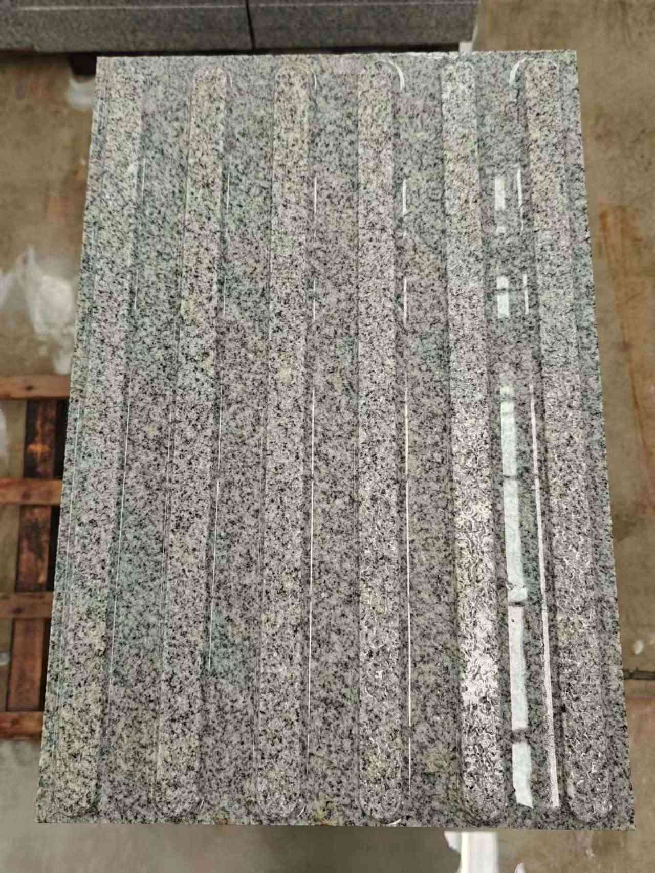 阜阳 芝麻白花岗岩荔枝面雕刻盲道，盲条