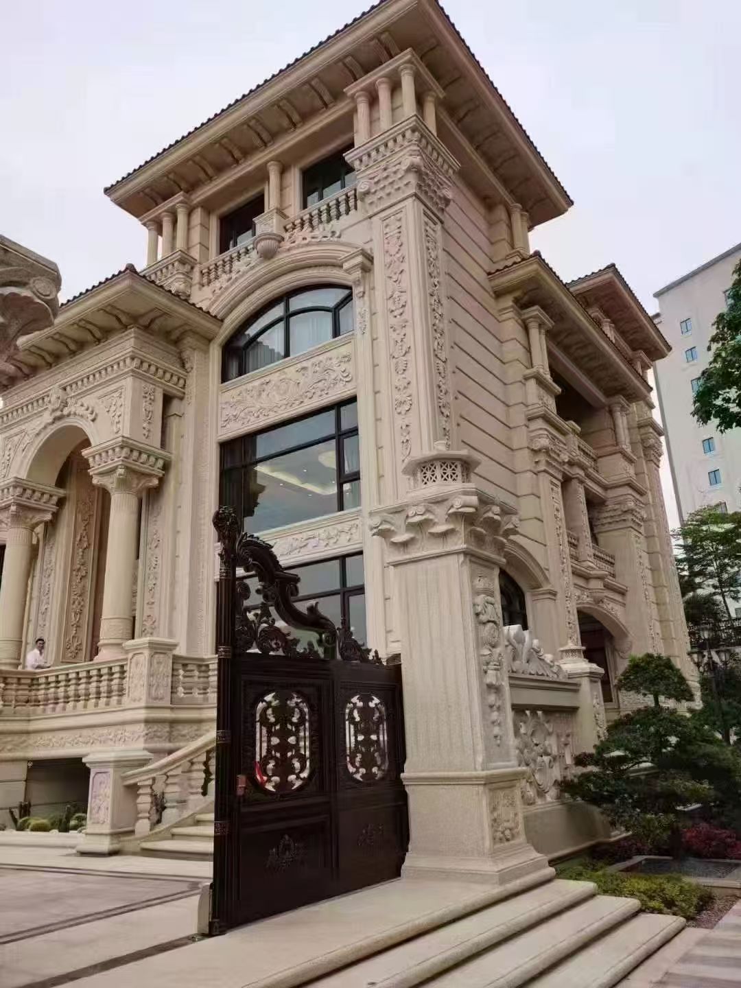 阜阳 黄金麻花岗岩别墅外墙干挂效果展示