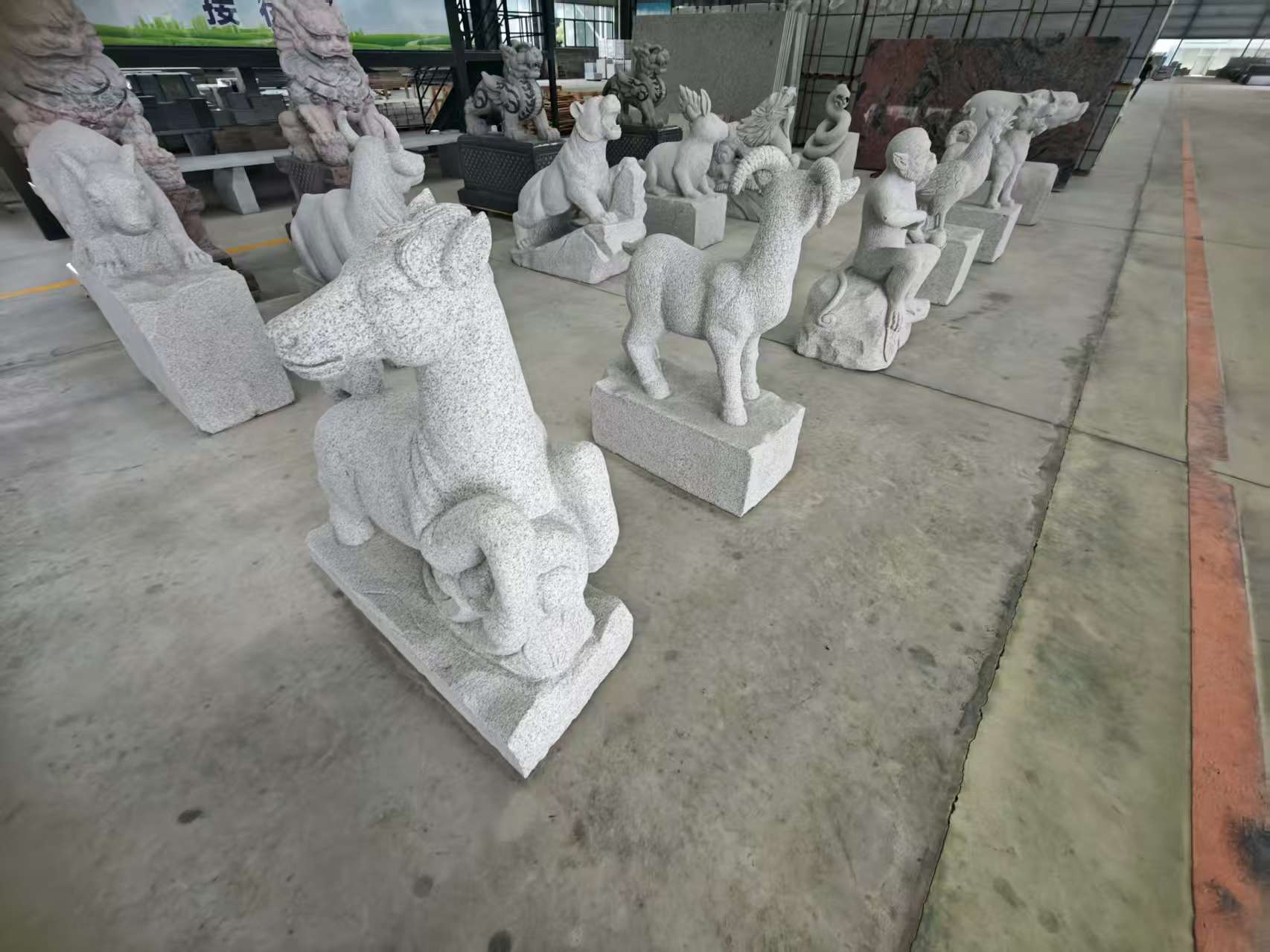 阜阳 芝麻白花岗岩造型立体雕刻——十二生肖